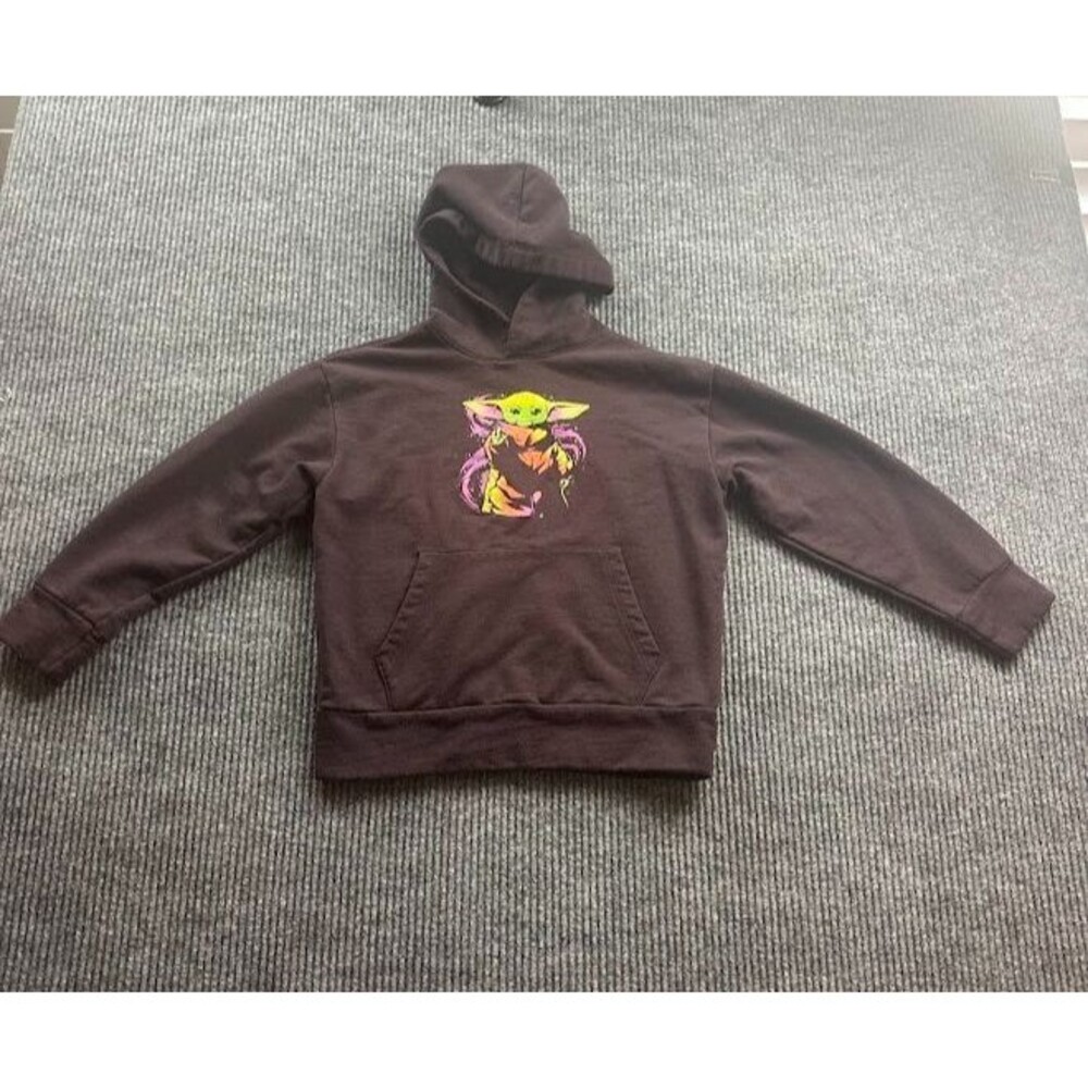 Star Wars Gender-Neutral Size Med Brown Mandaloria Graphic Pullover Hoodie